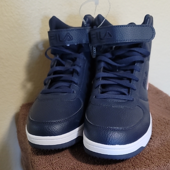 Fila Mens' Black and Red Sneakers - Picture 4 of 6